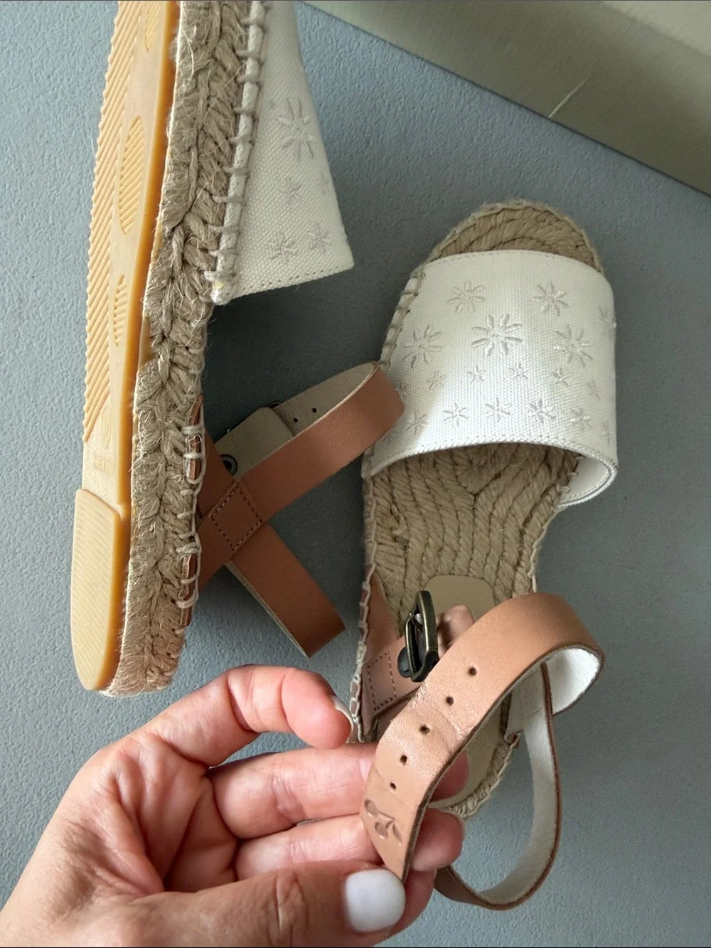 Bonpoint Little Girls White & Tan Espadrille Sandals